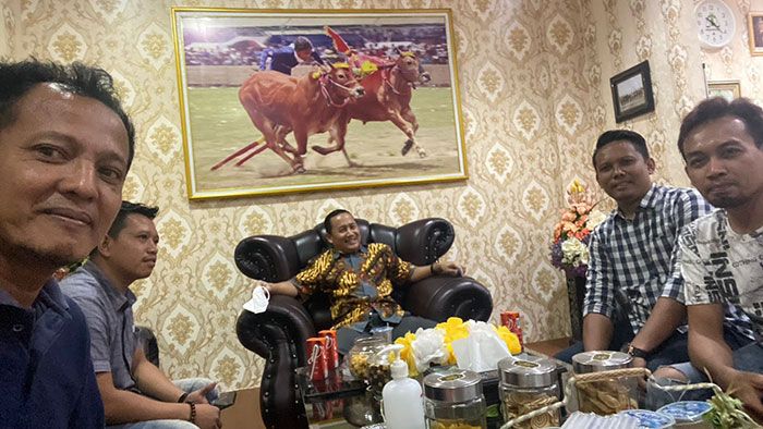 Terpidana Kasus BBM Ilegal Masih Berkeliaran, Kejari Sumenep Diminta Ambil Sikap Terpidana Kasus BBM Ilegal Masih Berkeliaran, Kejari Sumenep Diminta Ambil Sikap