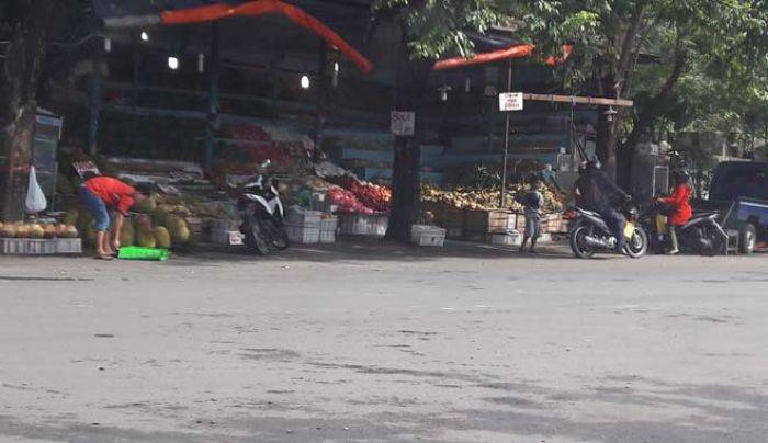 Penertiban PKL di GKB: Penjual Buah Tidak Dirazia, Satpol PP Dituding Tebang Pilih Penertiban PKL di GKB: Penjual Buah Tidak Dirazia, Satpol PP Dituding Tebang Pilih