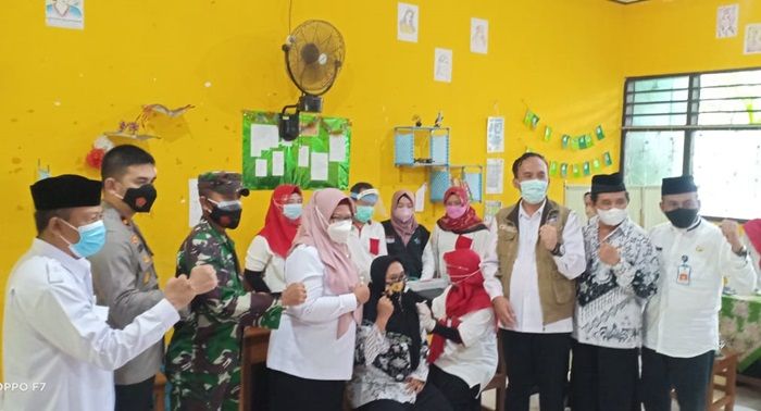 Giliran Pemkab Gresik Vaksinasi 1.300 Guru dan Tenaga Kependidikan Giliran Pemkab Gresik Vaksinasi 1.300 Guru dan Tenaga Kependidikan