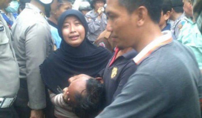 Eksekusi Waduk Sepat Ricuh, 3 Warga Pingsan, 9 Diamankan Eksekusi Waduk Sepat Ricuh, 3 Warga Pingsan, 9 Diamankan