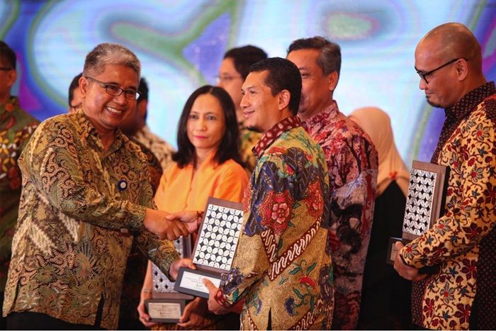 Petrokimia Gresik Raih Penghargaan SRA 2017 di Solo Petrokimia Gresik Raih Penghargaan SRA 2017 di Solo
