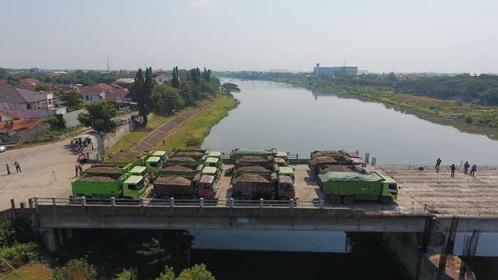Mangkrak 4 Tahun, Tim ITS Uji Kekuatan Jembatan Brawijaya Kediri Mangkrak 4 Tahun, Tim ITS Uji Kekuatan Jembatan Brawijaya Kediri