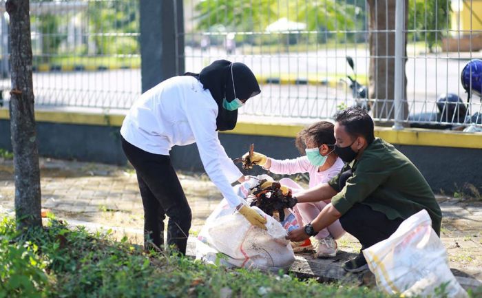 Diajak Ikut WCD, Cara Ketua TP PKK Kota Kediri Tumbuhkan Rasa Peduli Lingkungan Pada Putra-putrinya Diajak Ikut WCD, Cara Ketua TP PKK Kota Kediri Tumbuhkan Rasa Peduli Lingkungan Pada Putra-putrinya
