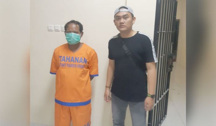 Kerja Kuli Bangunan, Pelaku Pembunuhan Dukun Lintrik di Sidoarjo Punya Dua Istri Kerja Kuli Bangunan, Pelaku Pembunuhan Dukun Lintrik di Sidoarjo Punya Dua Istri