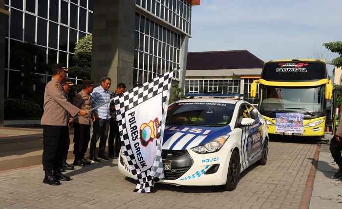 Kabag SDM Polres Gresik Berangkatkan 4 Bus Balik Mudik Tujuan Semarang dan Jakarta