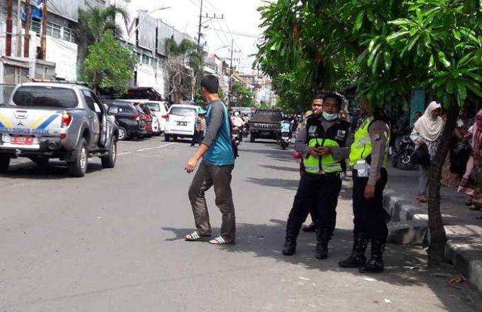 Dishub Gresik Tangkap Puluhan Jukir Liar Dishub Gresik Tangkap Puluhan Jukir Liar
