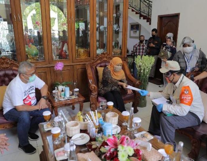 Gubernur Khofifah Dicoklit, Ketua KPU Datangi Kediaman Pribadinya di Jemursari