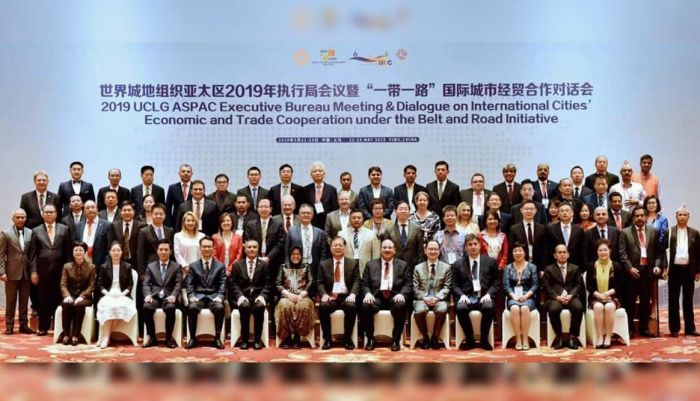 Pimpin Sidang UCLG ASPAC di Cina, Wali Kota Risma Paparkan Pahlawan Ekonomi dan Pejuang Muda Pimpin Sidang UCLG ASPAC di Cina, Wali Kota Risma Paparkan Pahlawan Ekonomi dan Pejuang Muda