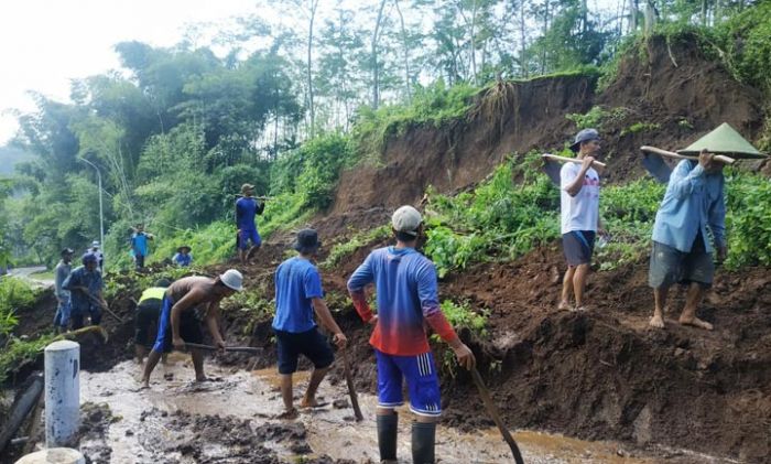 Longsor Terjadi di Dua Kecamatan di Kabupaten Blitar Sebabkan Akses Jalan antar Desa Tertutup