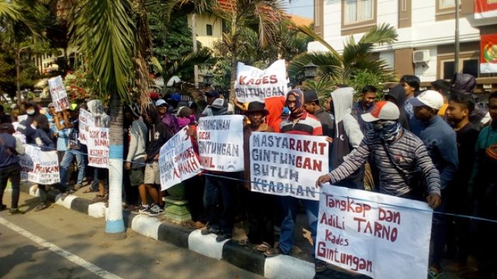Kades Gintungan Diduga Korupsi DD, Warga Datangi Kejaksaan Tuntut Kasus Diusut Kades Gintungan Diduga Korupsi DD, Warga Datangi Kejaksaan Tuntut Kasus Diusut