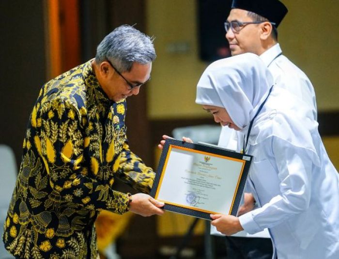 Pemprov Jatim Raih Penghargaan KPK, Khofifah: Komitmen Cegah Korupsi di Tingkat Provinsi dan Pemda Pemprov Jatim Raih Penghargaan KPK, Khofifah: Komitmen Cegah Korupsi di Tingkat Provinsi dan Pemda