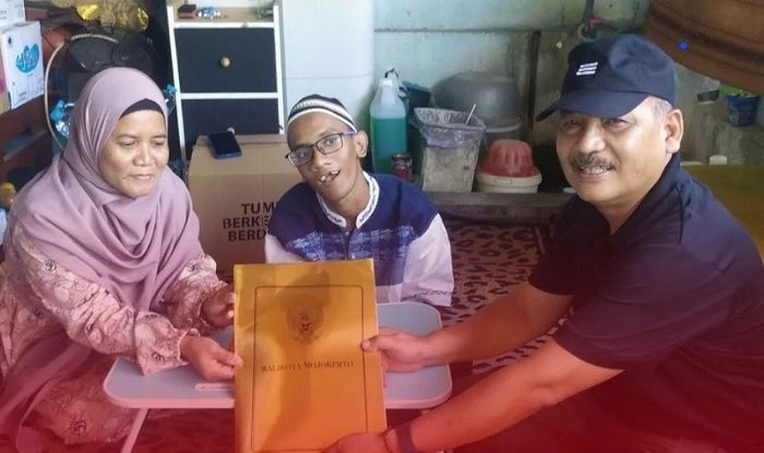 Pemkot Mojokerto Serahkan Bantuan Biaya Pendidikan bagi Mahasiswa Difabel Pemkot Mojokerto Serahkan Bantuan Biaya Pendidikan bagi Mahasiswa Difabel