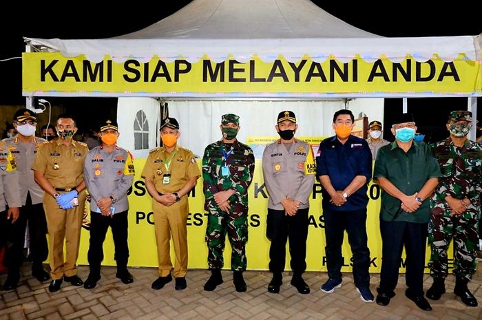 Danlantamal VI Bersama Forkopimda Sulsel Tinjau Pospam Ketupat 2020 di Kota Makassar Danlantamal VI Bersama Forkopimda Sulsel Tinjau Pospam Ketupat 2020 di Kota Makassar
