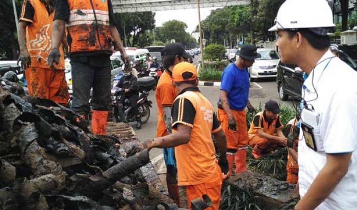 Selidiki Dugaan Sabotase Penyumbatan Drainase Jl Medan Merdeka, Polda Metro Bentuk Timsus Selidiki Dugaan Sabotase Penyumbatan Drainase Jl Medan Merdeka, Polda Metro Bentuk Timsus