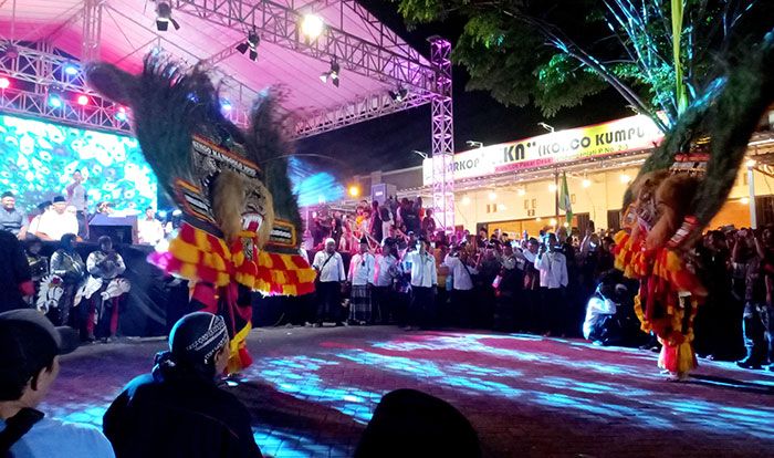 Atraksi Reog Ponorogo di Munas 1 JRA IKHAC Pacet Pikat Ribuan Warga Mojokerto