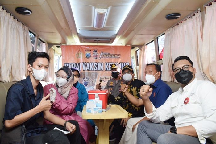 Jadikan Kawasan Tertib Vaksin, Polresta Sidoarjo Sedia Vaksinasi Mobile di Distrik Kuliner Merdeka Jadikan Kawasan Tertib Vaksin, Polresta Sidoarjo Sedia Vaksinasi Mobile di Distrik Kuliner Merdeka