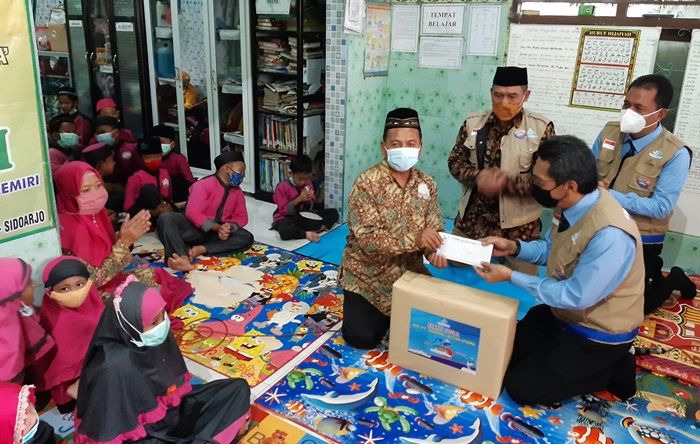 Peringati Hari Jadi ke-45, PT DLU Santuni Anak Yatim Piatu di Sidoarjo