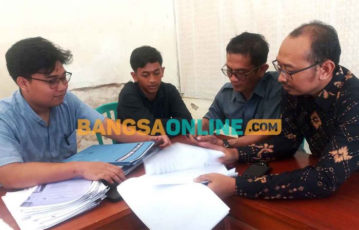 Tak Puas Hasil Hitung Suara, 2 Caleg Datangi Bawaslu Kabupaten Mojokerto Tak Puas Hasil Hitung Suara, 2 Caleg Datangi Bawaslu Kabupaten Mojokerto