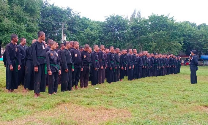 Siswa PSHT Cabang Sumenep Ikuti Proses Kenaikan Tingkat Siswa PSHT Cabang Sumenep Ikuti Proses Kenaikan Tingkat