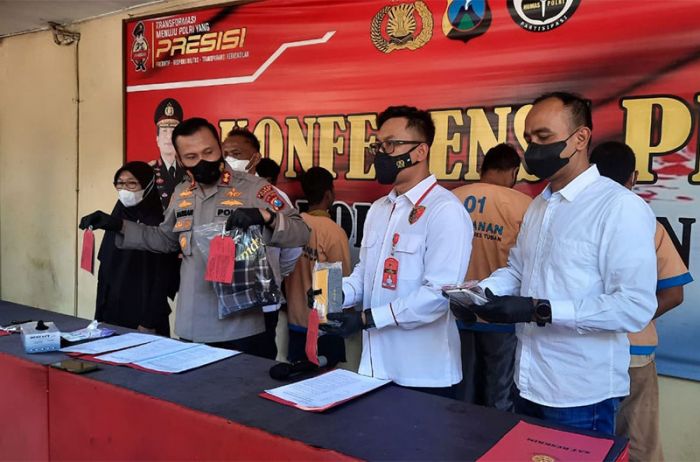 7 Kali Masuk Penjara, Residivis di Tuban Kembali Berulah dengan Mencuri Ponsel Tetangganya 7 Kali Masuk Penjara, Residivis di Tuban Kembali Berulah dengan Mencuri Ponsel Tetangganya
