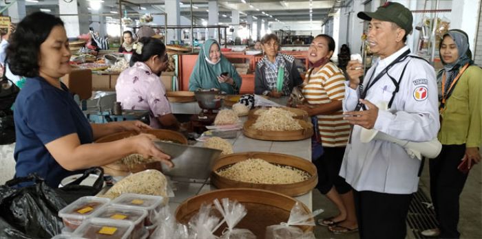 Cegah Angka Golput dan Politik Uang, Bawaslu Kota Kediri Datangi Pasar Setono Betek