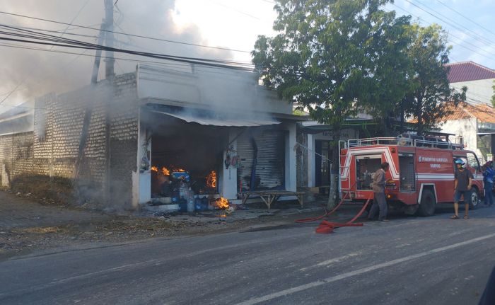 Kebakaran Ruko di Sampang Diduga Bermula dari Tumpahan Bensin dan Menyambar Tabung Gas Kebakaran Ruko di Sampang Diduga Bermula dari Tumpahan Bensin dan Menyambar Tabung Gas