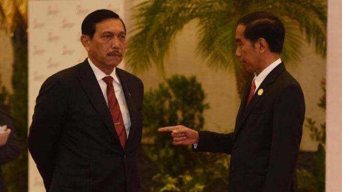 Pengamat Unair Sindir Luhut lebih Berkuasa dari Jokowi, NKRI = Negara Komoditas RI? Pengamat Unair Sindir Luhut lebih Berkuasa dari Jokowi, NKRI = Negara Komoditas RI?