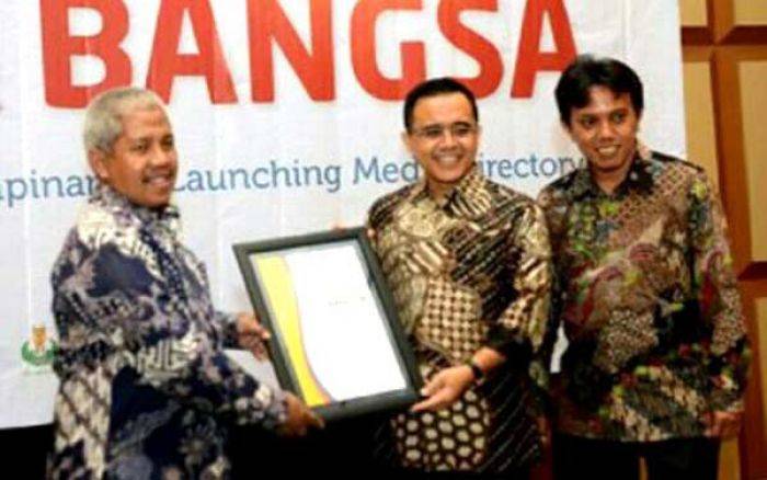 Bupati Anas Jadi Tokoh IPRAS 2016 Bupati Anas Jadi Tokoh IPRAS 2016