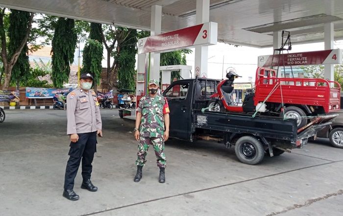 Pascakenaikan BBM, TNI-Polri di Mojokerto Lakukan Pengamanan Seluruh SPBU Pascakenaikan BBM, TNI-Polri di Mojokerto Lakukan Pengamanan Seluruh SPBU