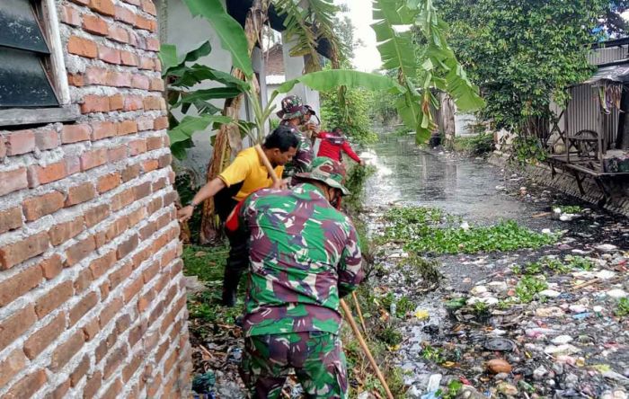 Antisipasi Bencana, Polsek Tanggulangin Gelar Kerja Bakti Serentak Bersih Sungai