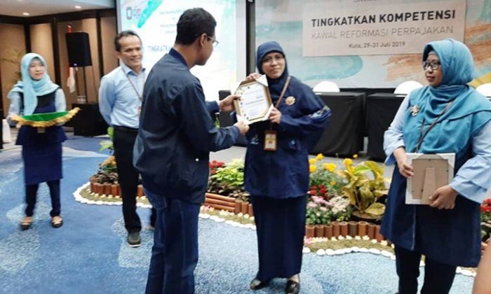 Sajikan Informasi Perpajakan, DJP Jatim II Raih Penghargaan Editor Terbaik Sajikan Informasi Perpajakan, DJP Jatim II Raih Penghargaan Editor Terbaik