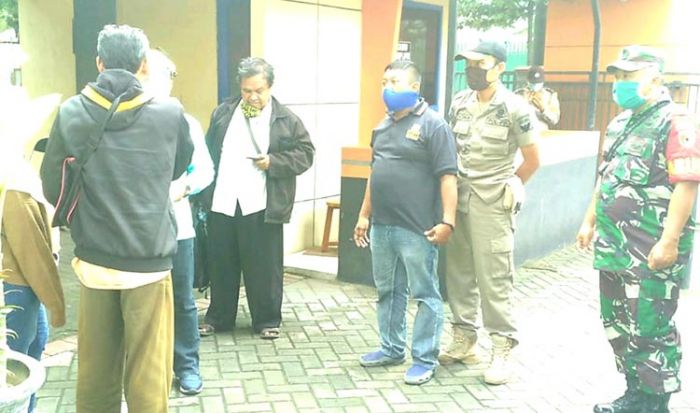 Tiba di Kota Kediri, Tiga Warga Surabaya Langsung Dibawa ke Ruang Observasi Covid-19 Tiba di Kota Kediri, Tiga Warga Surabaya Langsung Dibawa ke Ruang Observasi Covid-19
