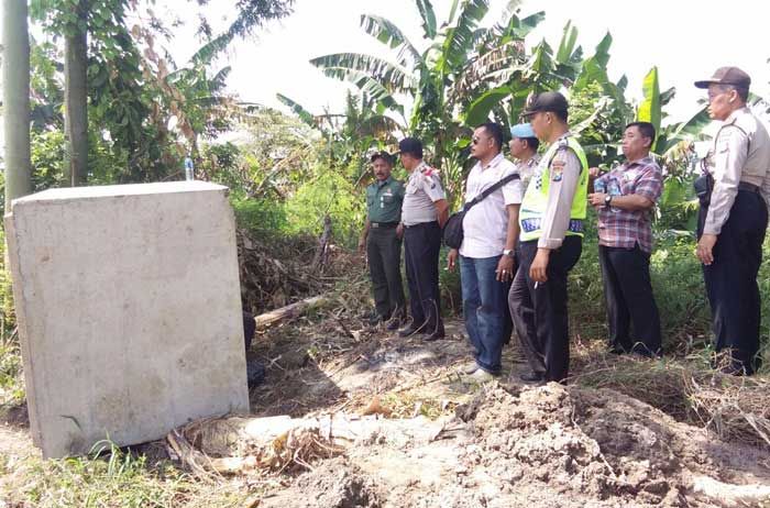 Pekerja Proyek Dapat Mortir saat Gali Tanah