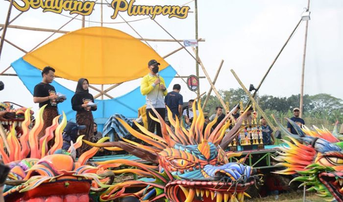 Peringati HUT RI ke-77, Puluhan Layang-Layang Meriahkan Festival di Tuban Peringati HUT RI ke-77, Puluhan Layang-Layang Meriahkan Festival di Tuban