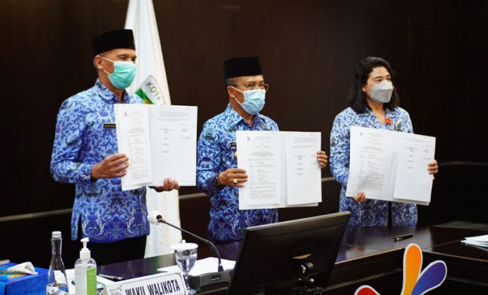 Wali Kota dan DPRD Batu Setujui Tiga Raperda Menjadi Perda Wali Kota dan DPRD Batu Setujui Tiga Raperda Menjadi Perda