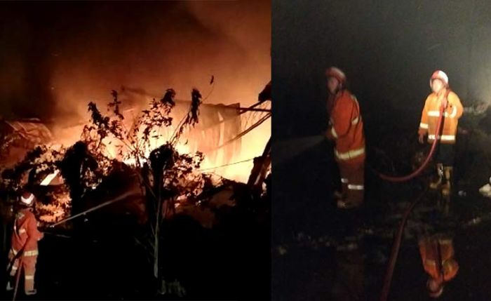 Pabrik Tekstil di Driyorejo Gresik Ludes Dilalap Si Jago Merah Pabrik Tekstil di Driyorejo Gresik Ludes Dilalap Si Jago Merah