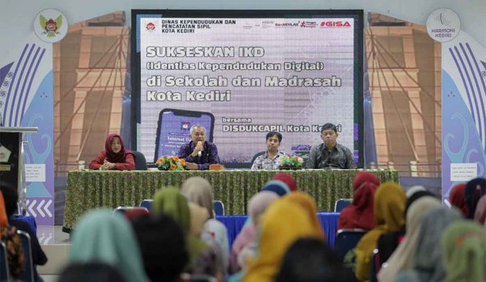 Jangkau Tenaga Pendidikan, Dispendukcapil Kota Kediri Lakukan Aktivasi IKD untuk Guru TK Jangkau Tenaga Pendidikan, Dispendukcapil Kota Kediri Lakukan Aktivasi IKD untuk Guru TK