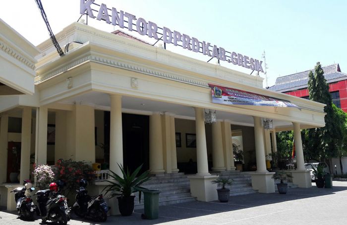 Sempit, Kantor Sekretariat Dewan dan Gedung DPRD Gresik Dianggap Tak Representatif Sempit, Kantor Sekretariat Dewan dan Gedung DPRD Gresik Dianggap Tak Representatif