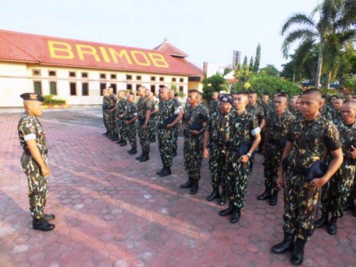 Militeristik, IPW Desak Menhan Larang Seragam Doreng Brimob Militeristik, IPW Desak Menhan Larang Seragam Doreng Brimob