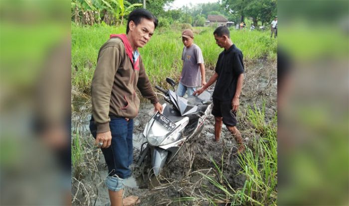 Geger, Warga Candi Temukan Sepeda Motor di Sawah