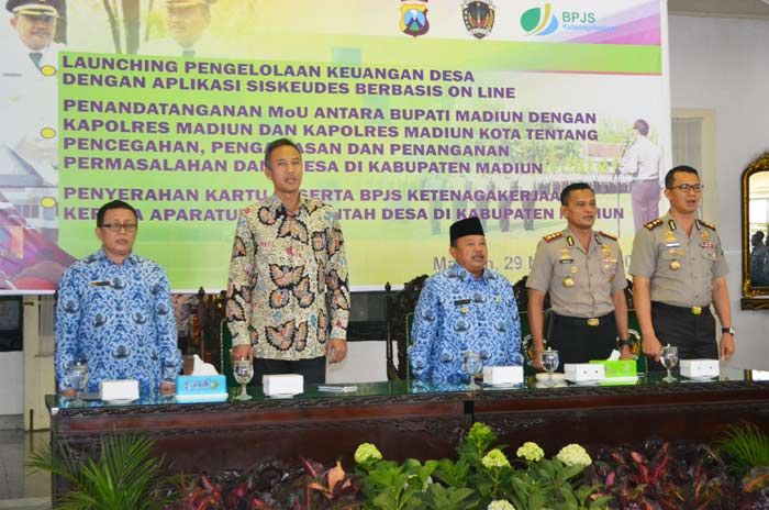 Bupati Madiun Launching Aplikasi Online Siskeudes Bupati Madiun Launching Aplikasi Online Siskeudes