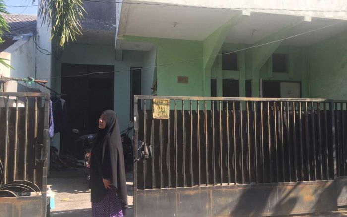 Dua Wanita Berhijab Terekam CCTV Curi Motor Mahasiswi ITS di Gubeng Kertajaya Surabaya Dua Wanita Berhijab Terekam CCTV Curi Motor Mahasiswi ITS di Gubeng Kertajaya Surabaya