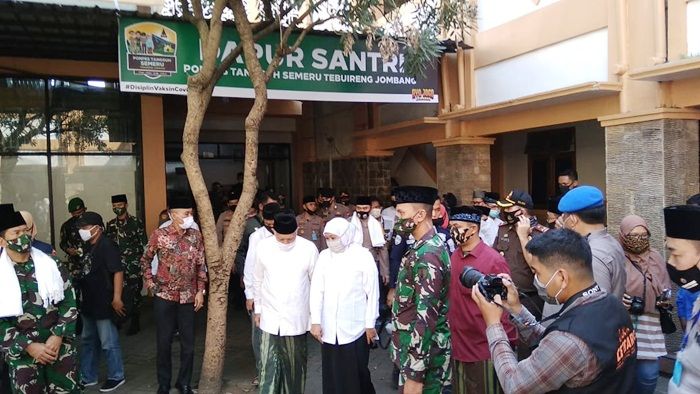 Jelang New Normal, Gubernur Bersama Forkopimda Jatim Kunjungi Ponpes Tebuireng Jelang New Normal, Gubernur Bersama Forkopimda Jatim Kunjungi Ponpes Tebuireng