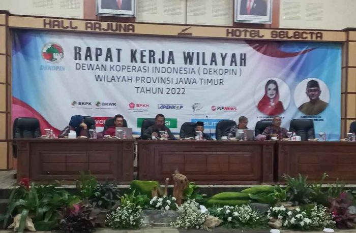 Gelar Rakerwil, Dekopin Jatim Tolak KSP Berada di Bawah Pengawasan OJK Gelar Rakerwil, Dekopin Jatim Tolak KSP Berada di Bawah Pengawasan OJK