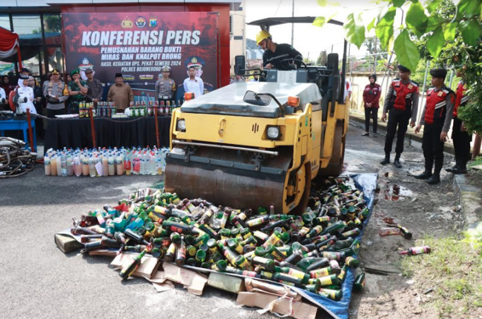 Polres Bojonegoro Musnahkan 3000 Liter Miras Hasil Operasi Pekat 2024 Polres Bojonegoro Musnahkan 3000 Liter Miras Hasil Operasi Pekat 2024