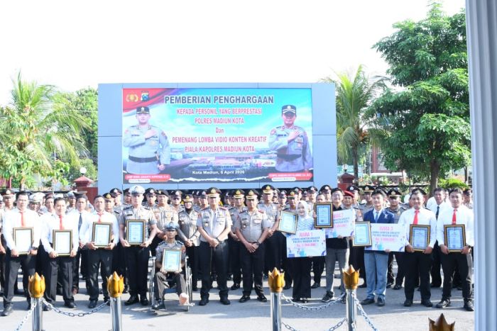 Polres Madiun Kota Beri Penghargaan Personel Berprestasi dan Juara Lomba Konten Kreatif