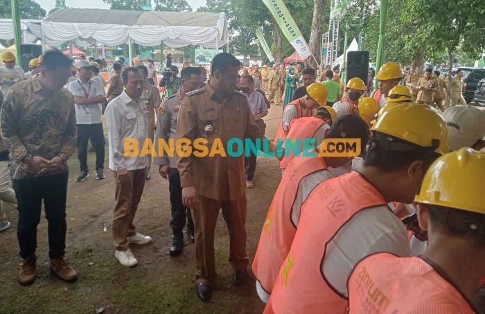 Ribuan Siswa di Kota Probolinggo Buat Meja Lipat dari Baja dan Masuk Muri Ribuan Siswa di Kota Probolinggo Buat Meja Lipat dari Baja dan Masuk Muri