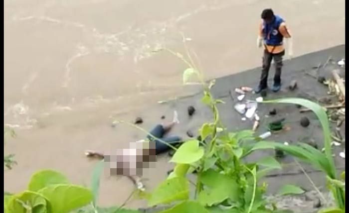 ​Penemuan Mayat Mr X di Bibir Sungai Tarik Gegerkan Warga Singogali Sidoarjo