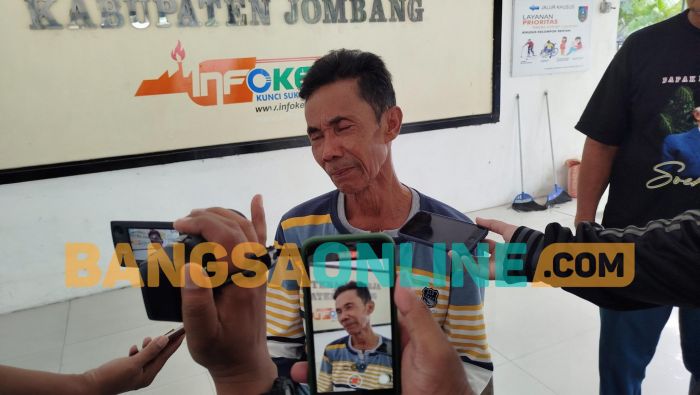 Dapat Kabar Anaknya yang Kerja di Malaysia Kritis, Ayah Warga Mojoagung Datangi Disnaker Jombang Dapat Kabar Anaknya yang Kerja di Malaysia Kritis, Ayah Warga Mojoagung Datangi Disnaker Jombang