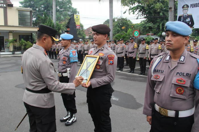 Pimpin Upacara PTDH, Kapolres Kediri Kota Berharap Tidak Ada Lagi Pelanggaran di Institusi Polri